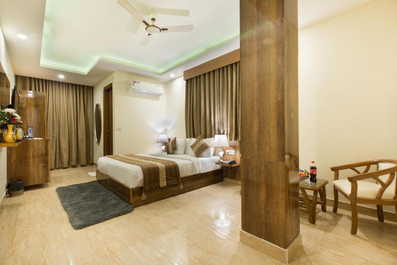 Hotel Viva Palace Ню Делхи Екстериор снимка