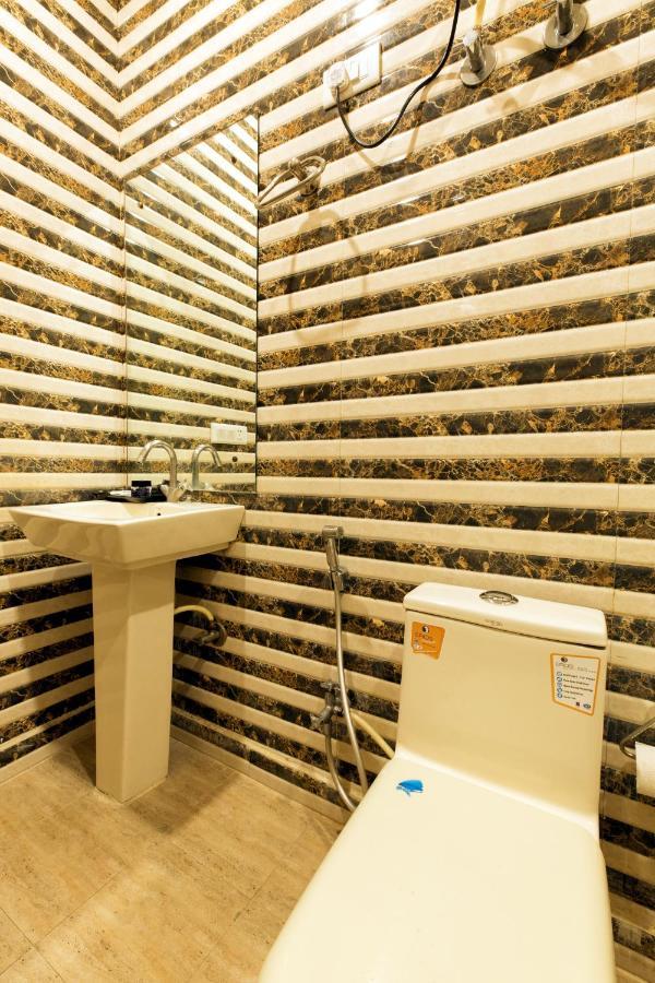 Hotel Viva Palace Ню Делхи Екстериор снимка